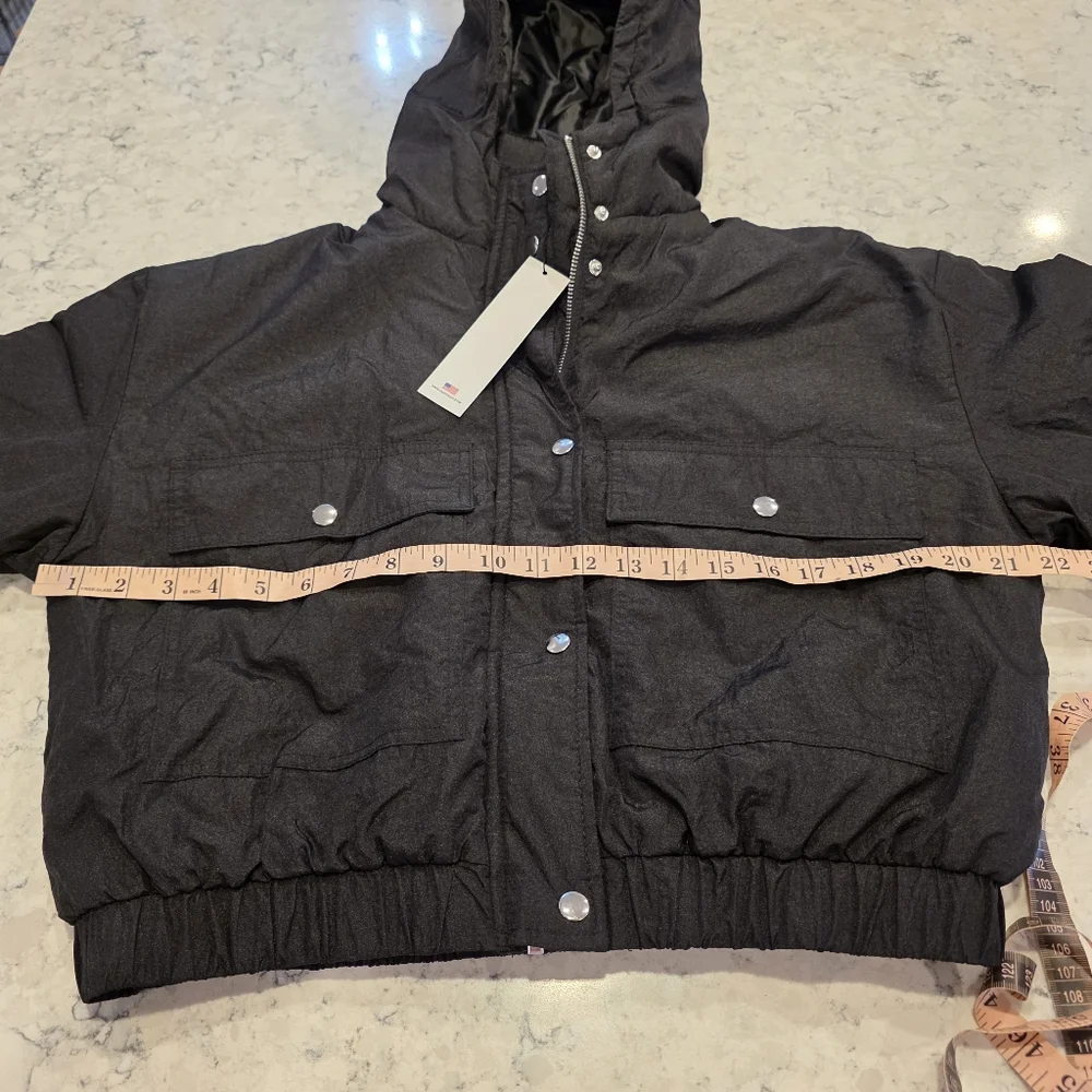 Vigoss Cropped Puffer Hooded Jacket Black Size Large NWT!